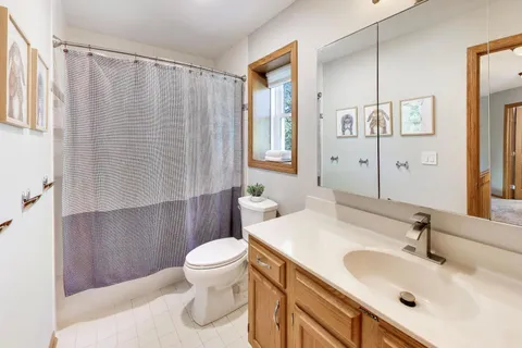 $749,900 | 845 Saugatuck Trail, Vernon Hills, IL 60061