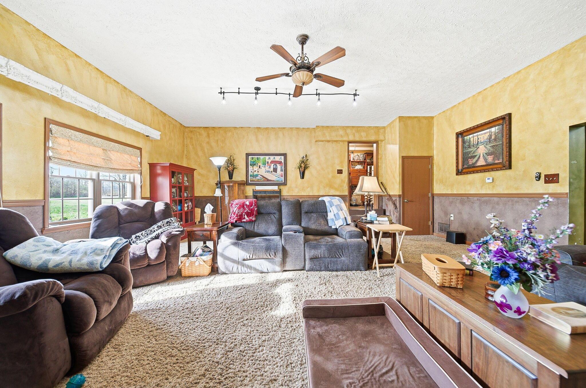 1040 Straight Creek Road Waverly, OH 45690 - Photo 12 of 113 Family Room