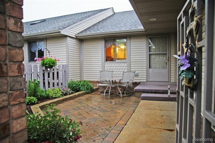 159 Addison Circle, Unit 27 Fowlerville, MI 48836 - Photo 11 of 12 Courtyard entry