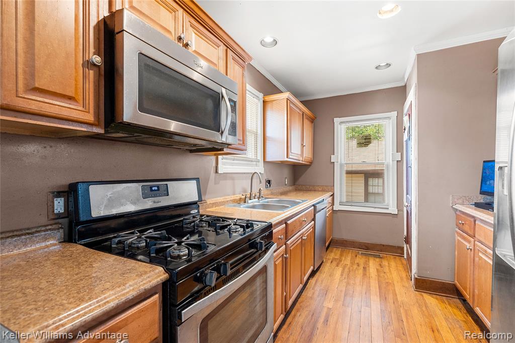 1449 Wayburn Street Grosse Pointe Park, MI 48230 - Photo 8 of 19