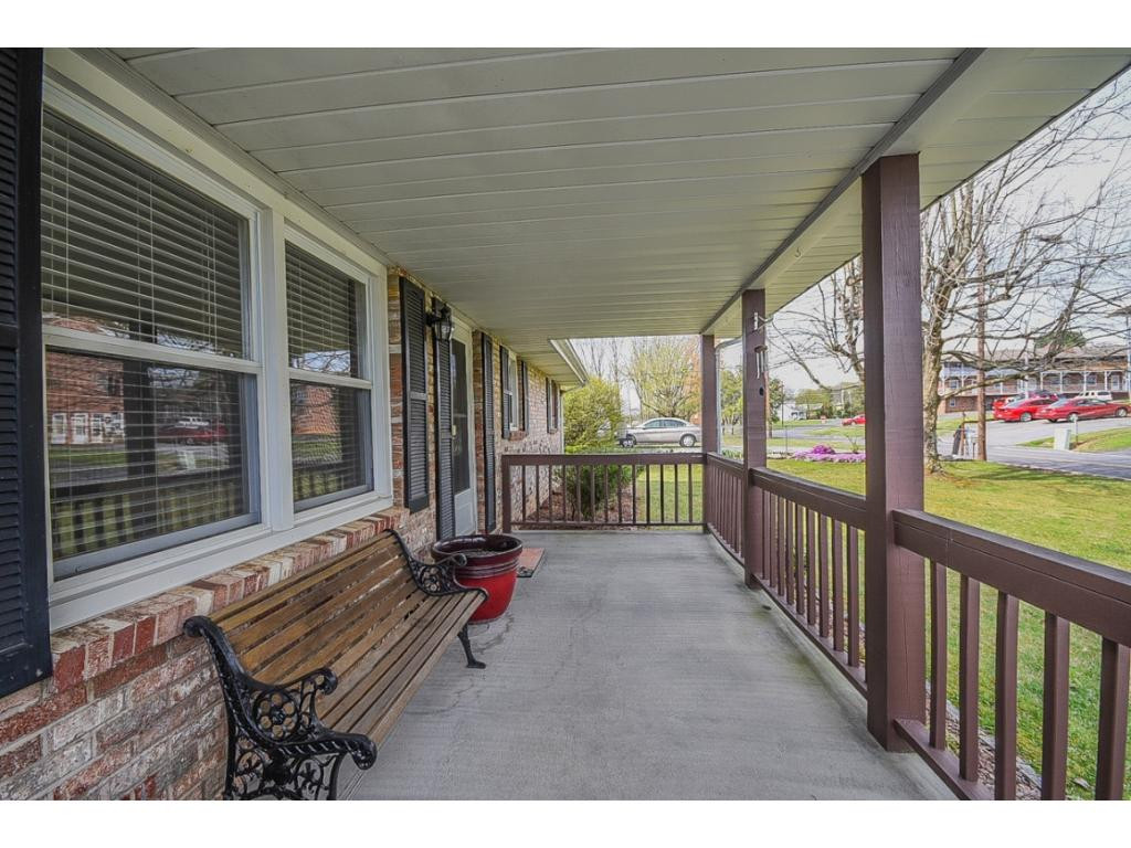 906 East Mountain View Road Johnson City, TN 37601 - Photo 2 of 35 Photo 2