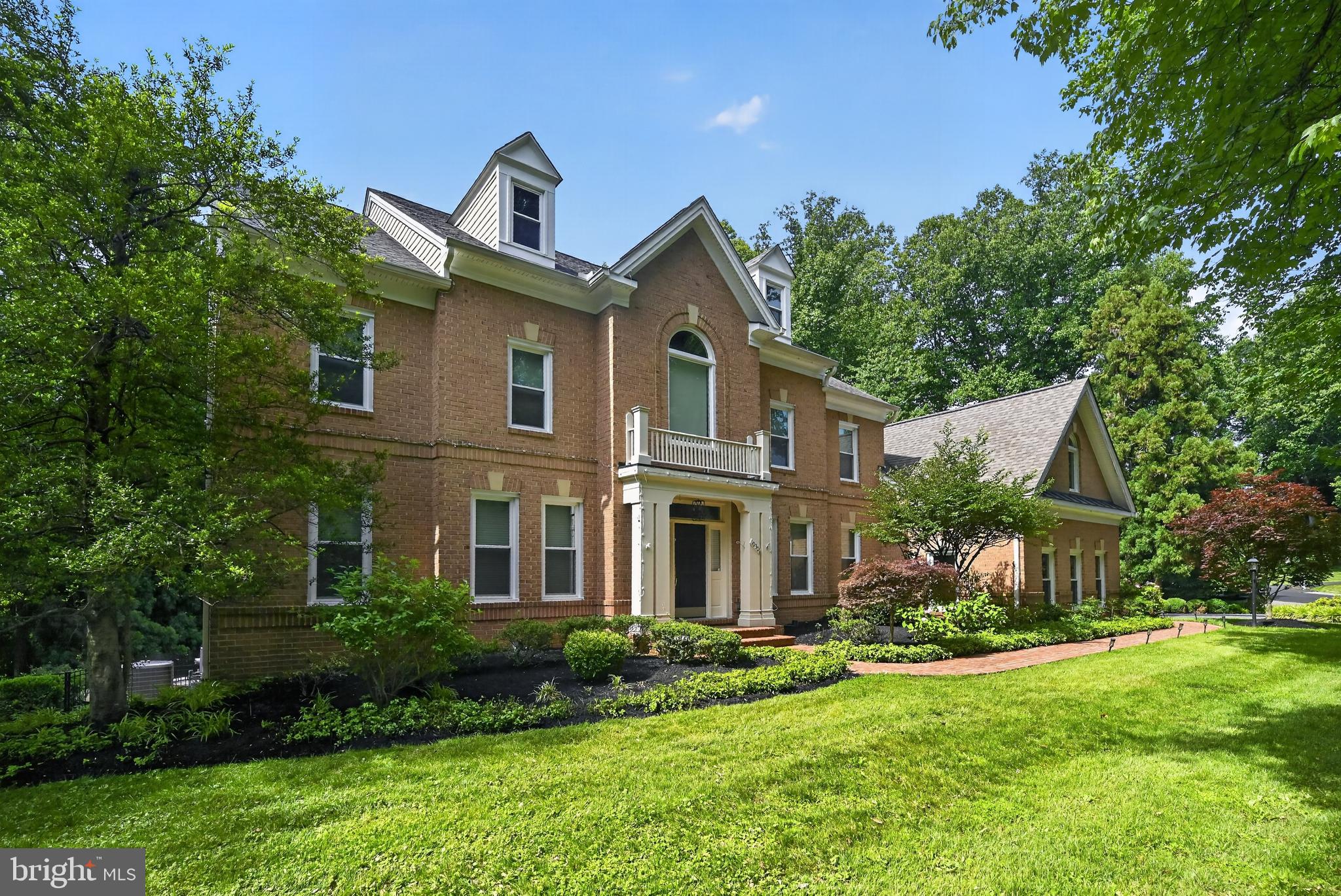 10301 Forest Maple Road Vienna, VA 22182 - Photo 5 of 27