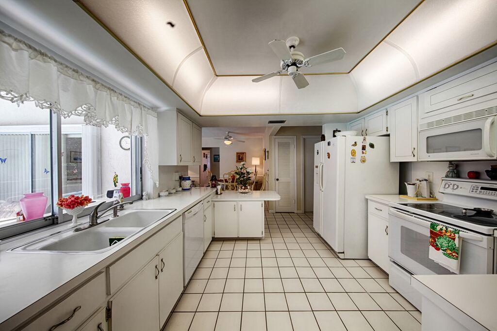 510 Silver Lane Boca Raton, FL 33432 - Photo 14 of 34 Kitchen