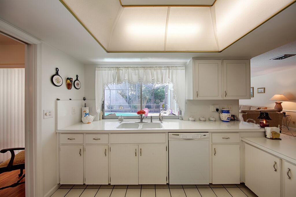 510 Silver Lane Boca Raton, FL 33432 - Photo 18 of 34 Kitchen
