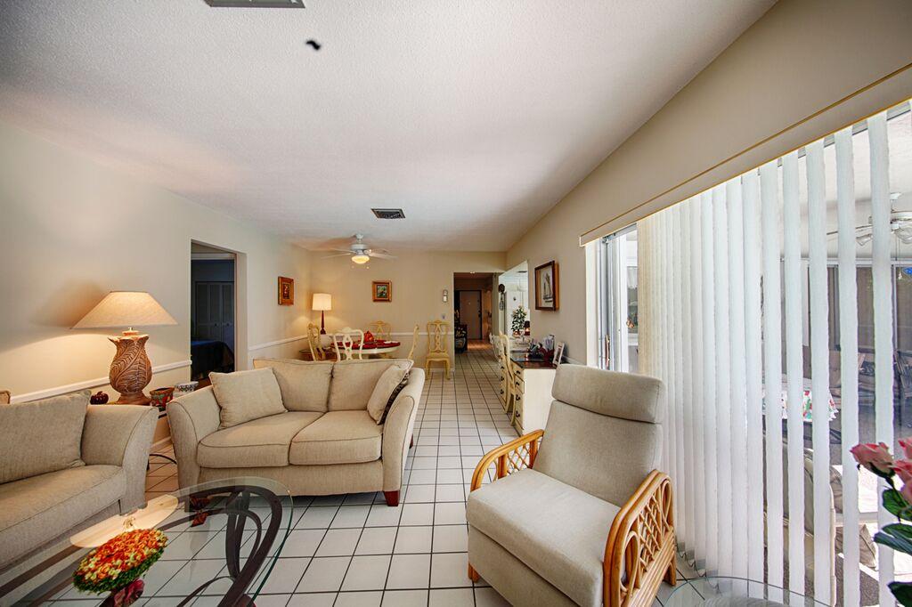 510 Silver Lane Boca Raton, FL 33432 - Photo 22 of 34 Living Room