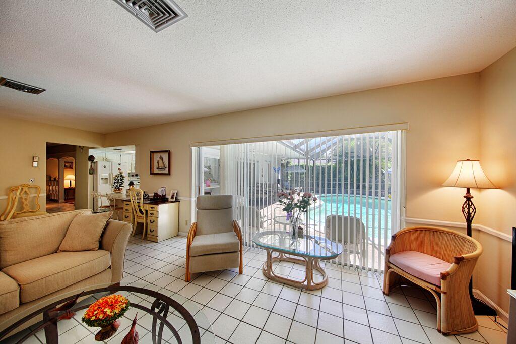 510 Silver Lane Boca Raton, FL 33432 - Photo 23 of 34 Living Room