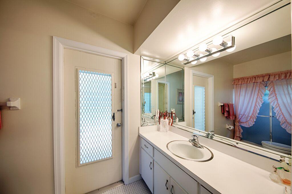 510 Silver Lane Boca Raton, FL 33432 - Photo 25 of 34 Master Bath