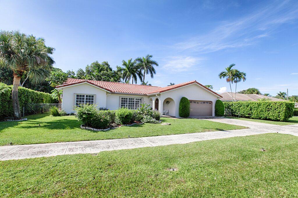 510 Silver Lane Boca Raton, FL 33432 - Photo 3 of 34 Front of Home