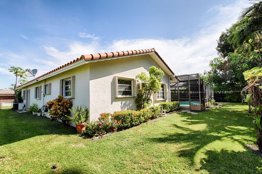510 Silver Lane Boca Raton, FL 33432 - Photo 31 of 34 tsyUf3aLYHP5kfQxAyFUanMJsbizR8kUC-U5_ShC