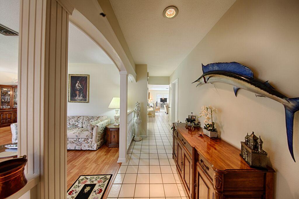 510 Silver Lane Boca Raton, FL 33432 - Photo 7 of 34 Entrance/Foyer