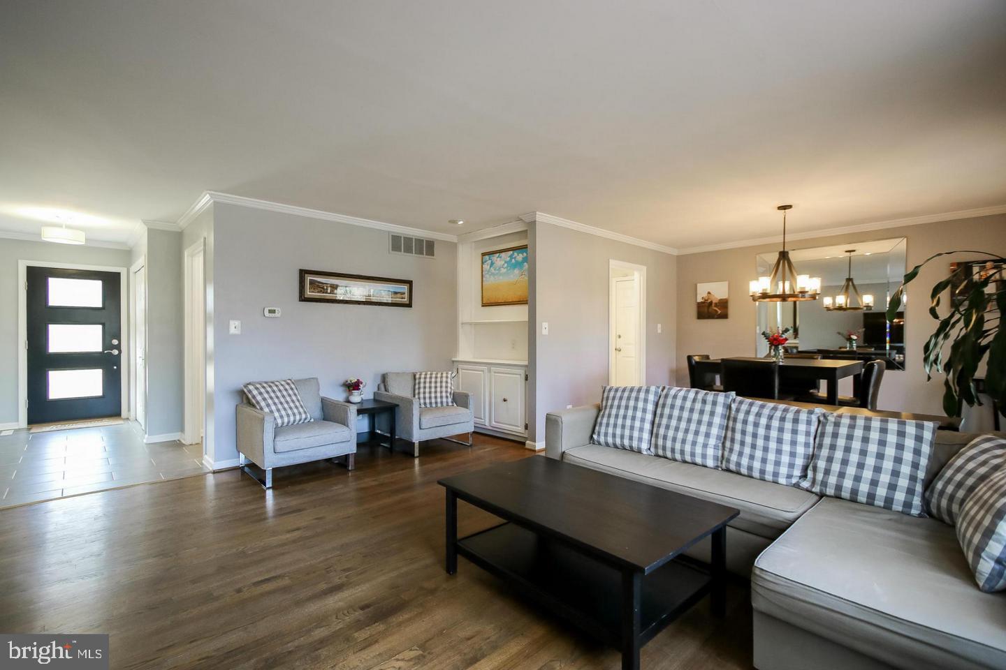 1905 Ridge Road Reisterstown, MD 21136 - Photo 4 of 18 Living Room
