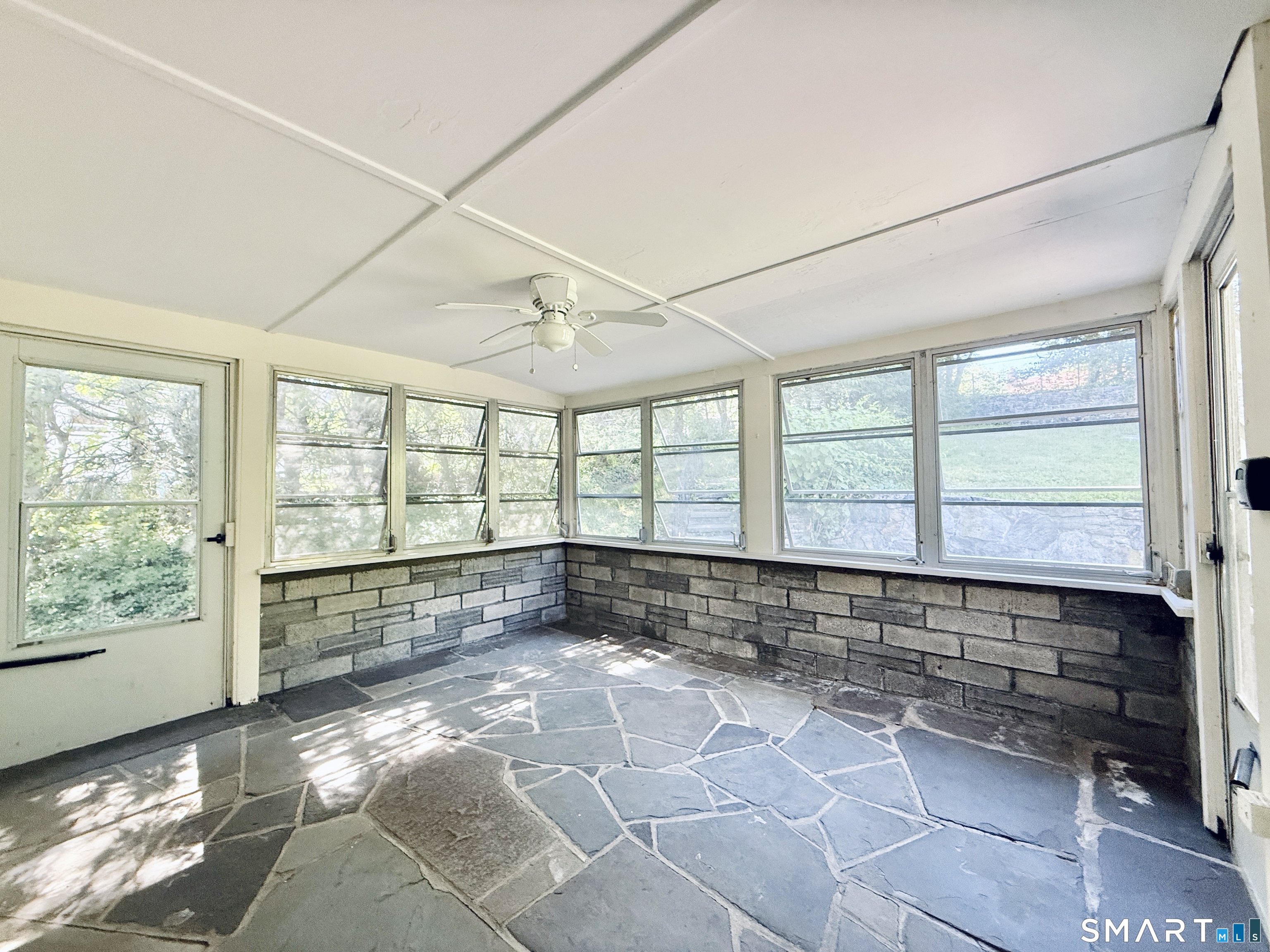 2326 Old Town Road Bridgeport, CT 06606 - Photo 12 of 33