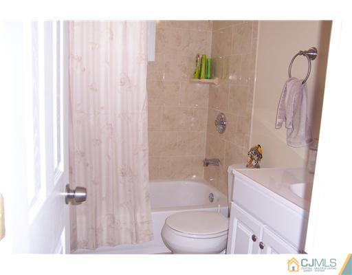 73 Albemarle Road Colonia, NJ 07067 - Photo 15 of 25 Gallery Image 15