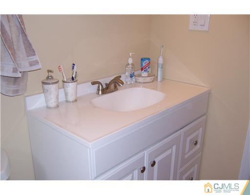 73 Albemarle Road Colonia, NJ 07067 - Photo 16 of 25 Gallery Image 16