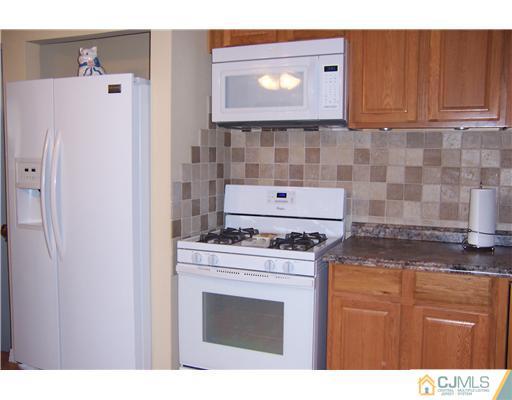 73 Albemarle Road Colonia, NJ 07067 - Photo 5 of 25 Gallery Image 5