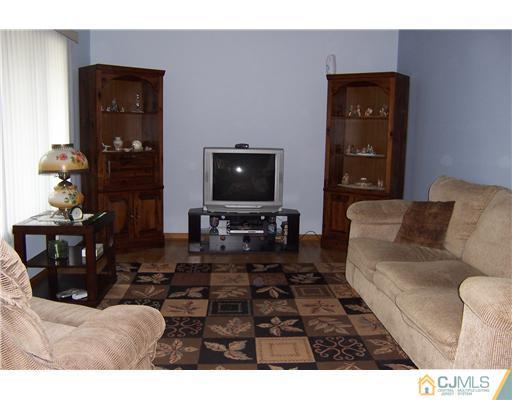 73 Albemarle Road Colonia, NJ 07067 - Photo 7 of 25 Gallery Image 7