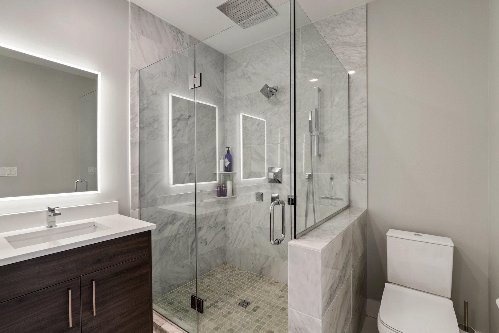 730 West 17th Place, Unit 1W Chicago, IL 60616 - Photo 14 of 26 a bathroom with a sink toilet and shower