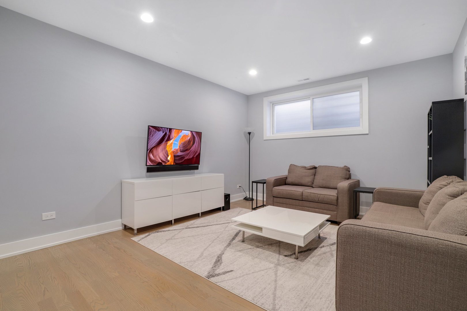 730 West 17th Place, Unit 1W Chicago, IL 60616 - Photo 16 of 26 a living room with furniture and a flat screen tv