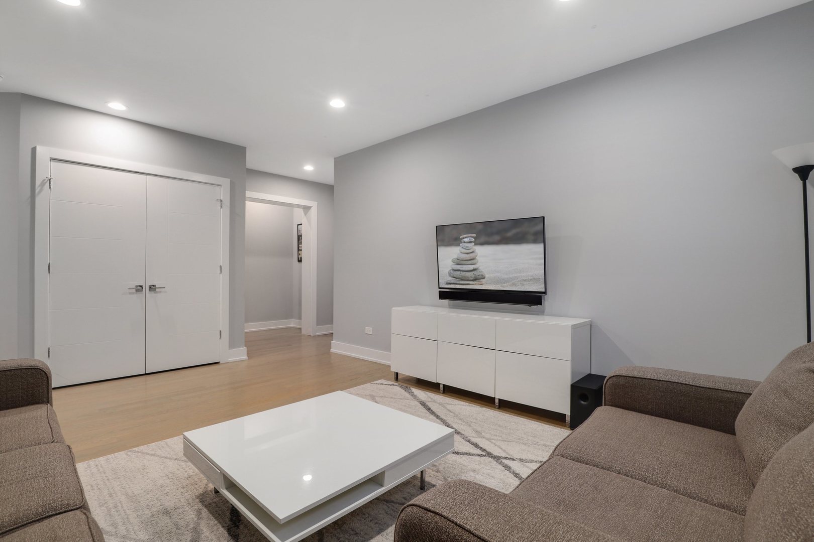 730 West 17th Place, Unit 1W Chicago, IL 60616 - Photo 17 of 26 a living room with furniture and a table