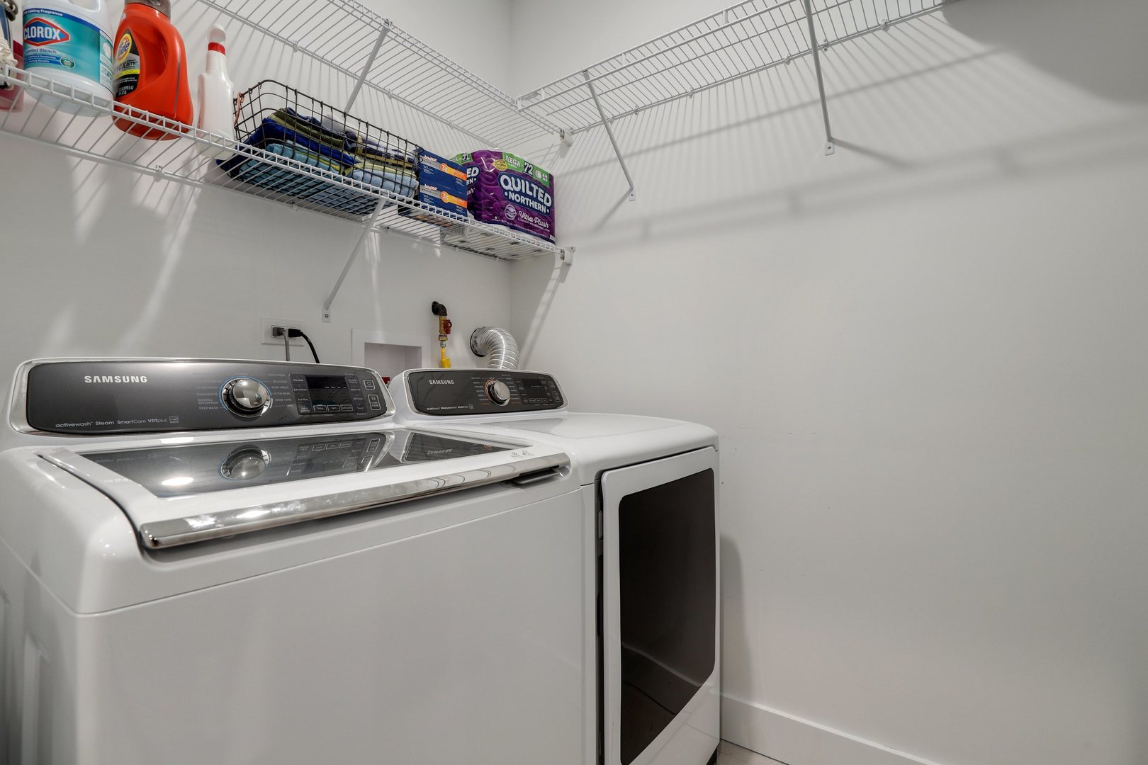 730 West 17th Place, Unit 1W Chicago, IL 60616 - Photo 22 of 26 a utility room with dryer and washer