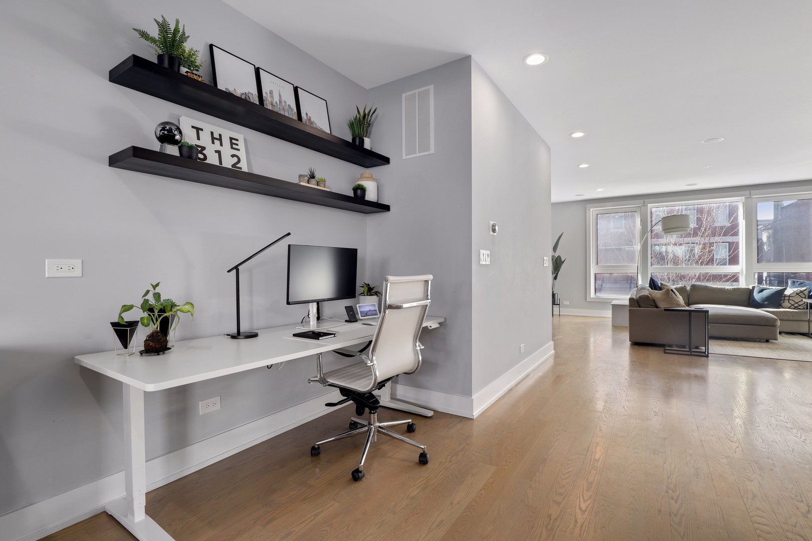 730 West 17th Place, Unit 1W Chicago, IL 60616 - Photo 23 of 26 a view of a workspace with furniture and a livingroom