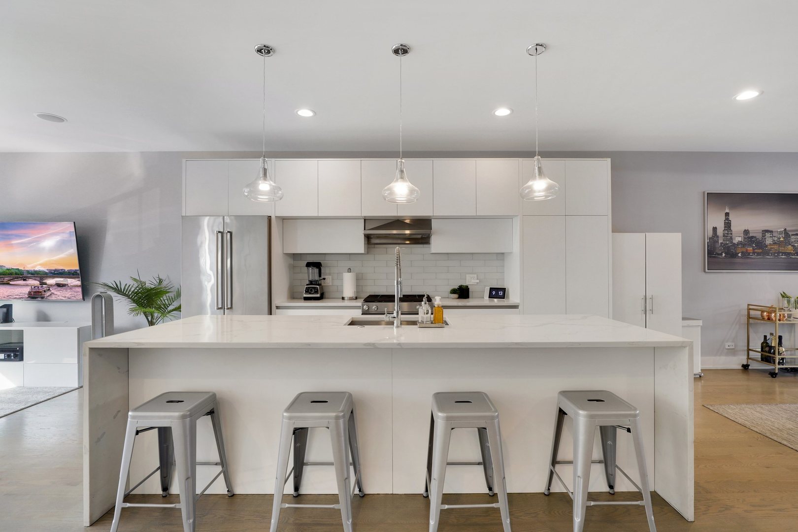 730 West 17th Place, Unit 1W Chicago, IL 60616 - Photo 4 of 26 a kitchen with kitchen island cabinets and chairs