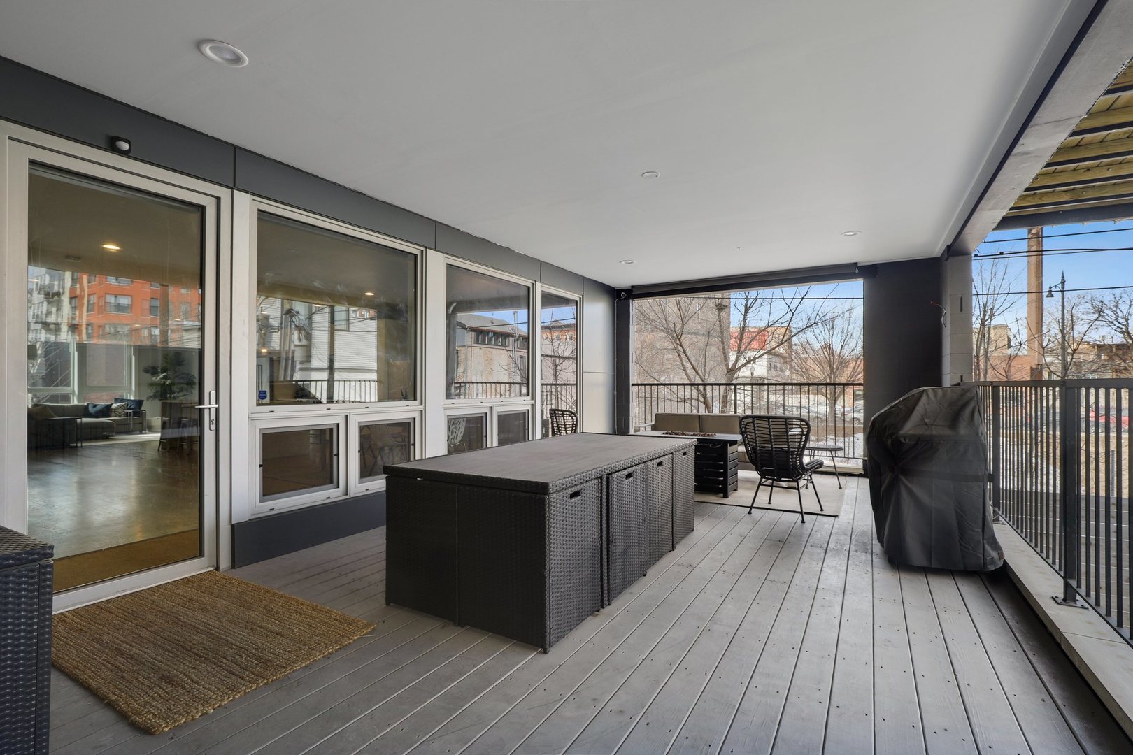 730 West 17th Place, Unit 1W Chicago, IL 60616 - Photo 7 of 26 a living room with furniture and a large window