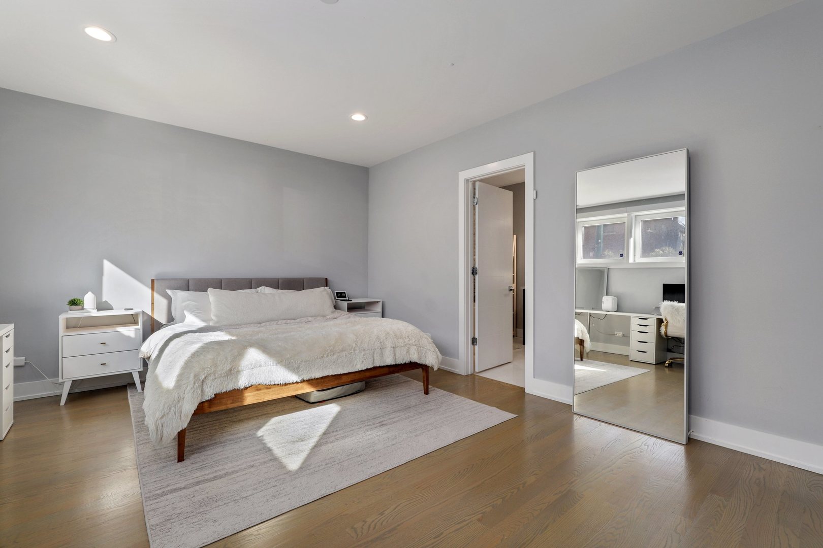 730 West 17th Place, Unit 1W Chicago, IL 60616 - Photo 9 of 26 a bedroom with a bed and a view of bedroom