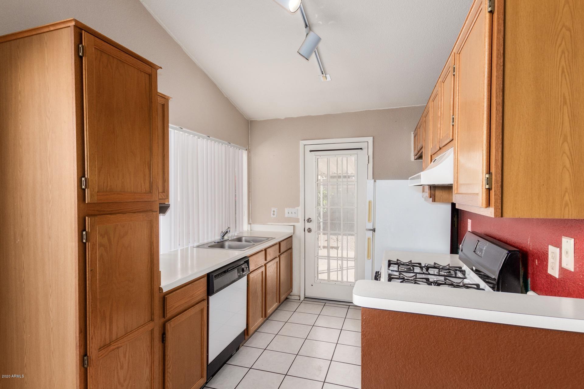 1705 East Carter Road Phoenix, AZ 85042 - Photo 7 of 25 Carter 8
