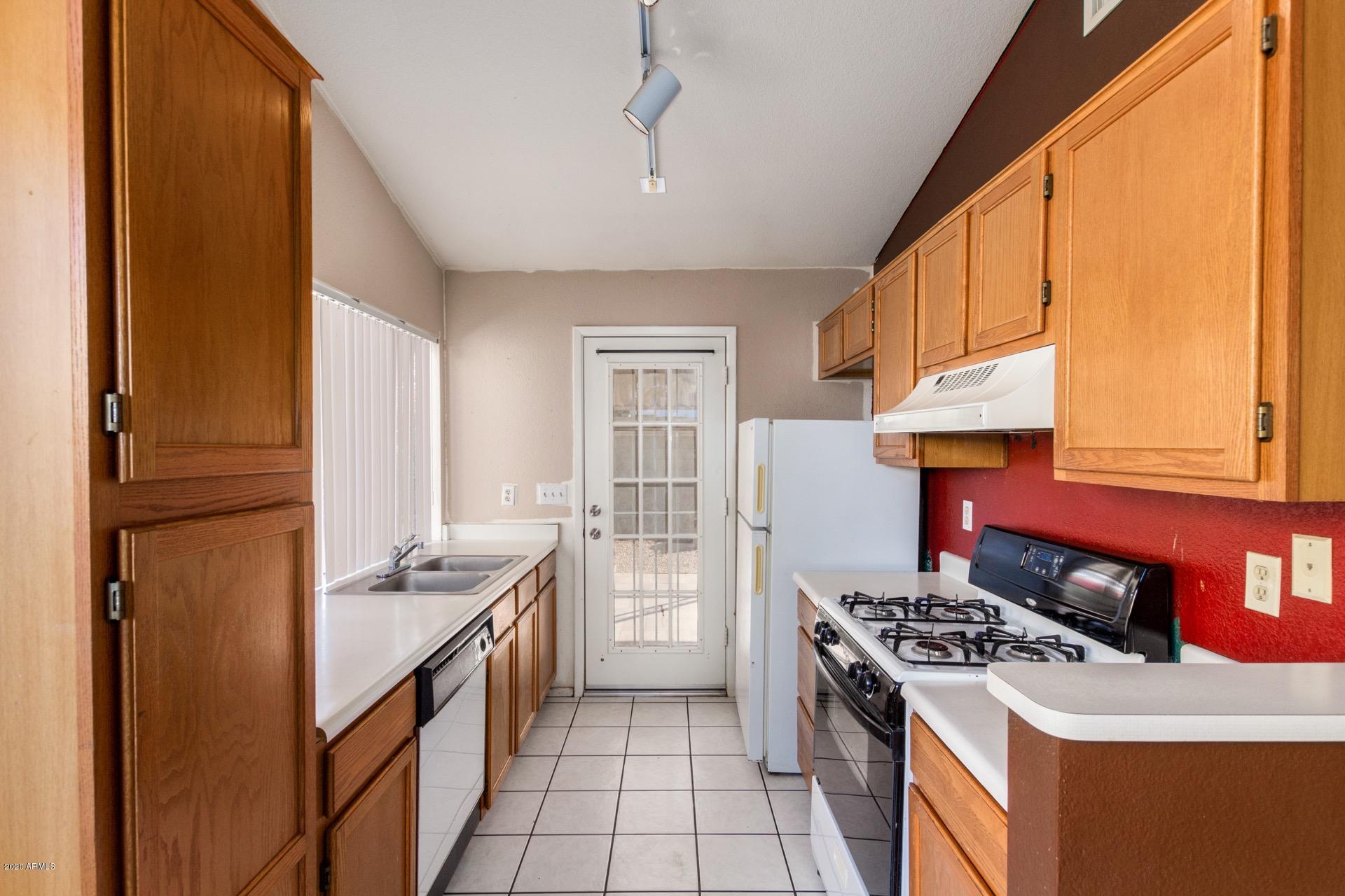 1705 East Carter Road Phoenix, AZ 85042 - Photo 8 of 25 Carter 9