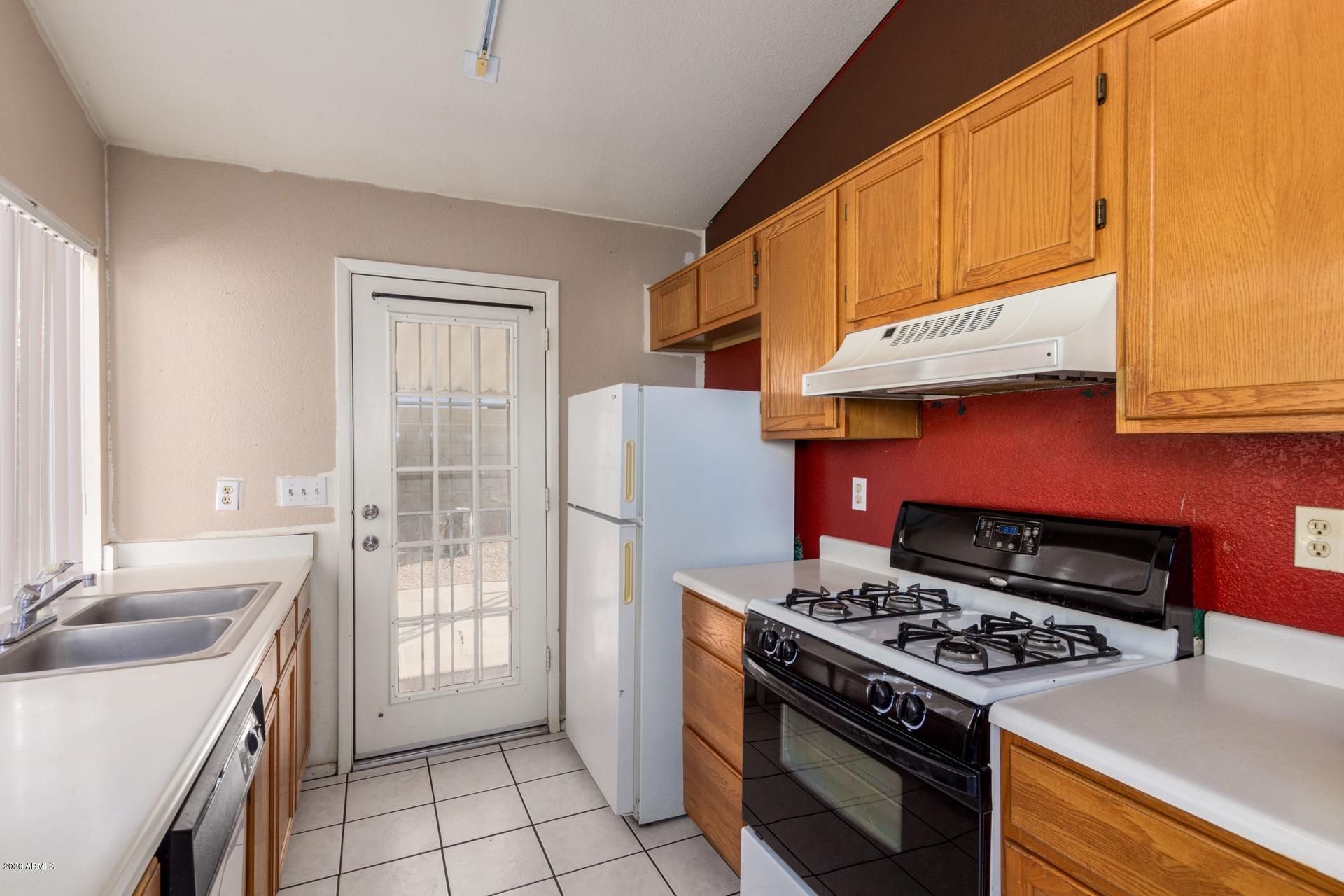1705 East Carter Road Phoenix, AZ 85042 - Photo 9 of 25 Carter 10