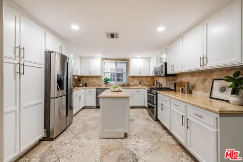 $949,000 | 10923 Landale Street, Unit 2, Toluca Lake, CA 91602