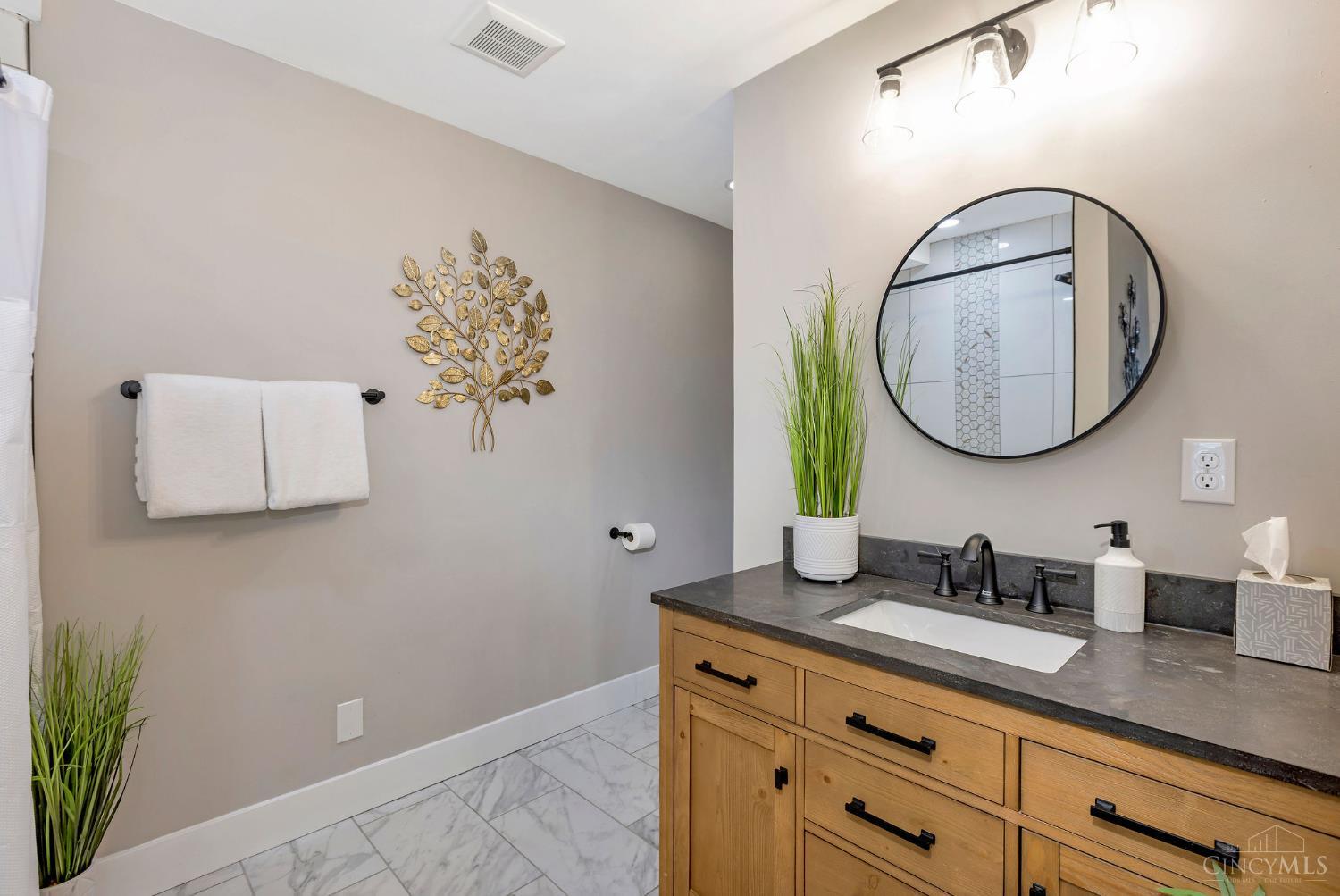 5753 Boomer Road Cincinnati, OH 45247 - Photo 20 of 40
