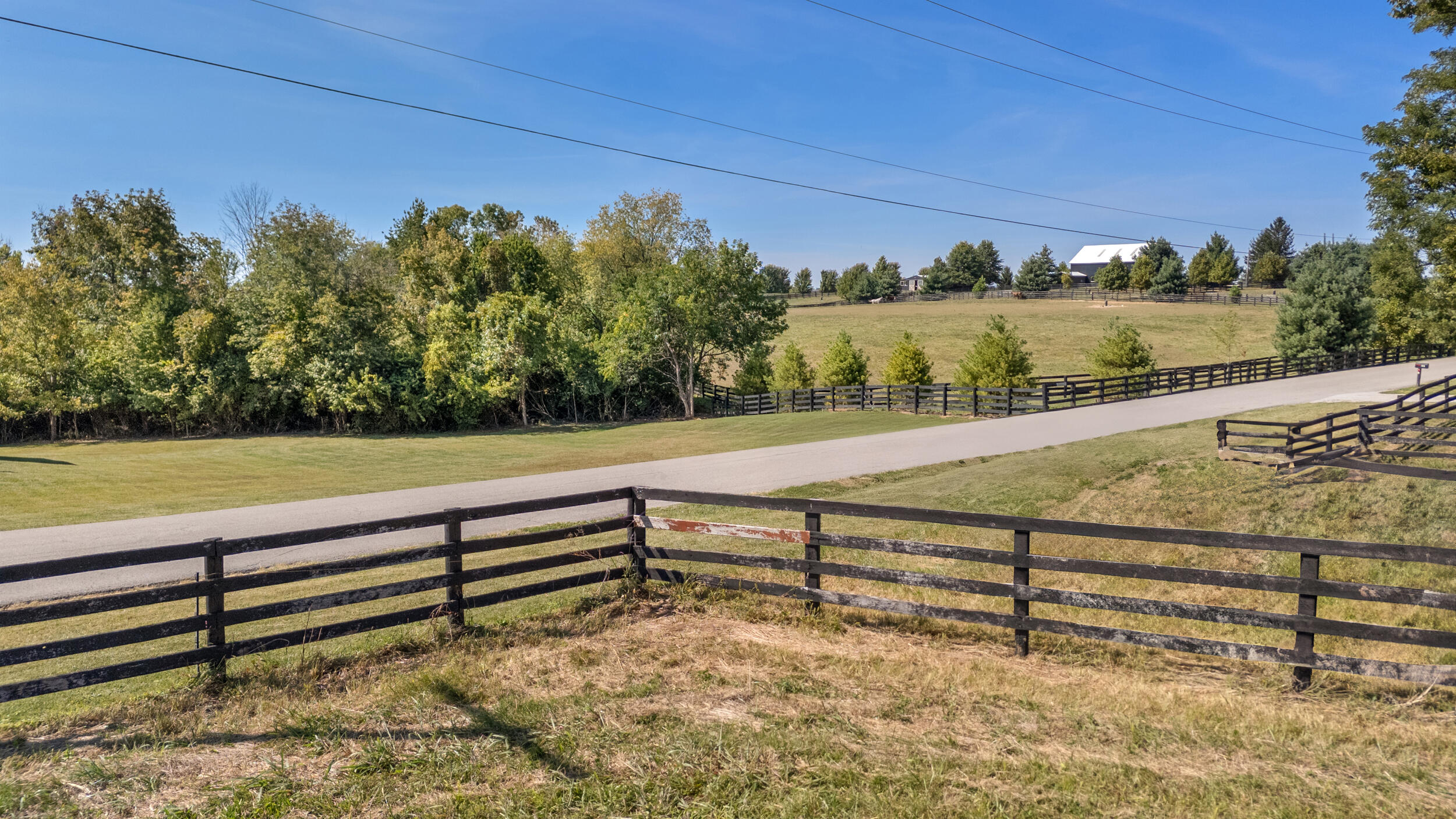 180 Hill Road Paris, KY 40361 - Photo 6 of 12 dji_20250909123307_0028_d