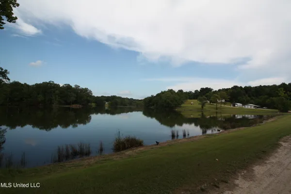 $550,000 | 317 Lakeview Drive, Yazoo City, MS 39194