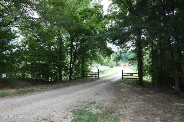 $550,000 | 317 Lakeview Drive, Yazoo City, MS 39194
