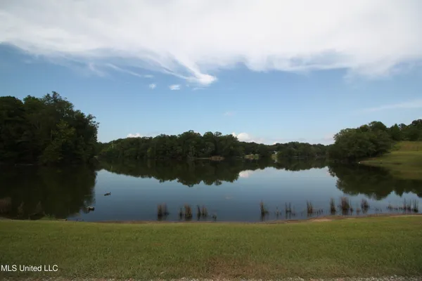 $550,000 | 317 Lakeview Drive, Yazoo City, MS 39194