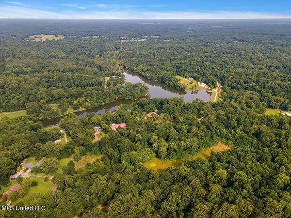 $550,000 | 317 Lakeview Drive, Yazoo City, MS 39194