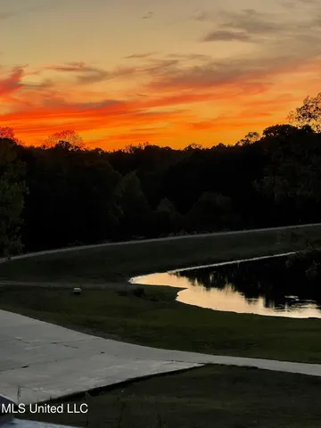 $550,000 | 317 Lakeview Drive, Yazoo City, MS 39194