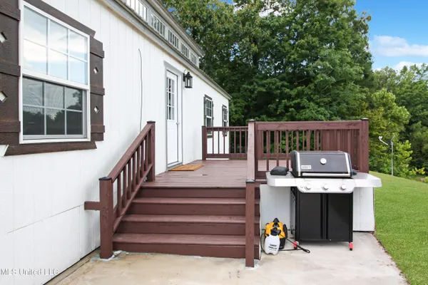 $550,000 | 317 Lakeview Drive, Yazoo City, MS 39194