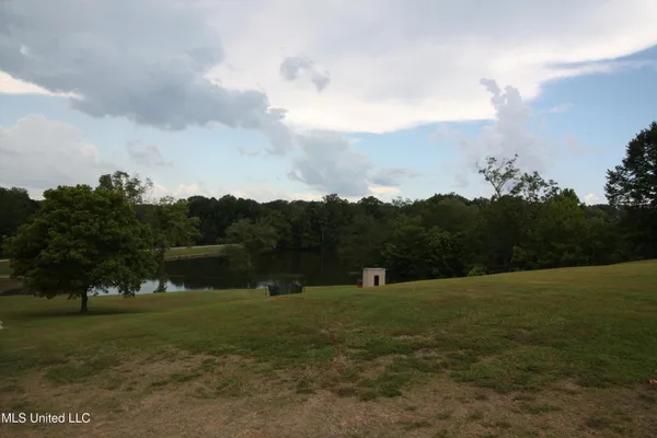 $550,000 | 317 Lakeview Drive, Yazoo City, MS 39194