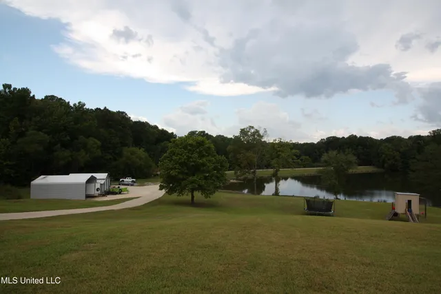 $550,000 | 317 Lakeview Drive, Yazoo City, MS 39194