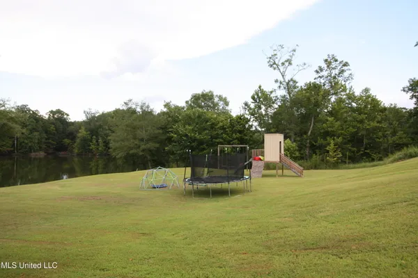 $550,000 | 317 Lakeview Drive, Yazoo City, MS 39194