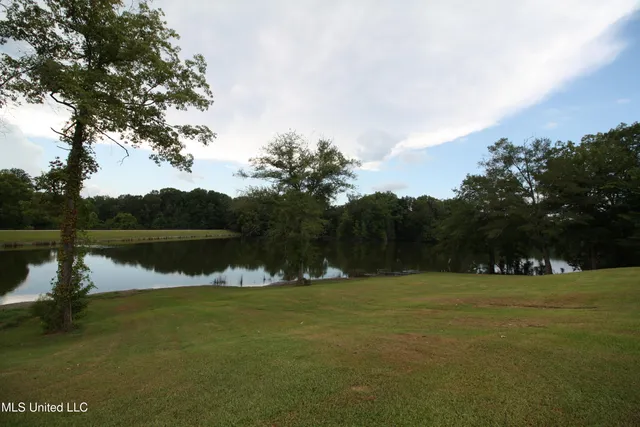 $550,000 | 317 Lakeview Drive, Yazoo City, MS 39194