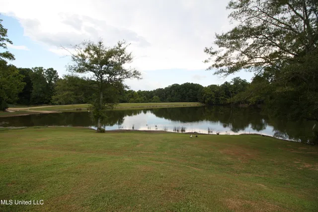 $550,000 | 317 Lakeview Drive, Yazoo City, MS 39194