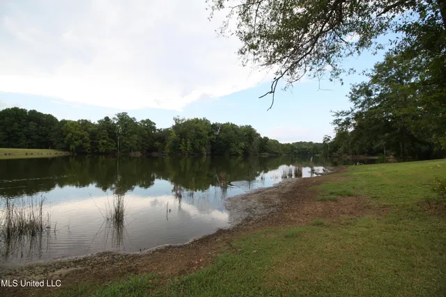 $550,000 | 317 Lakeview Drive, Yazoo City, MS 39194