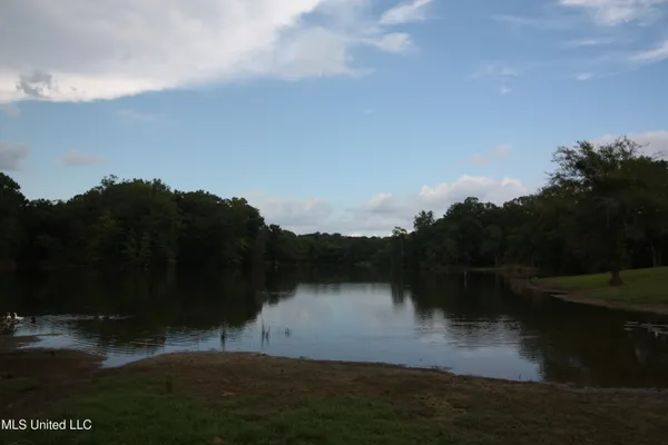 $550,000 | 317 Lakeview Drive, Yazoo City, MS 39194