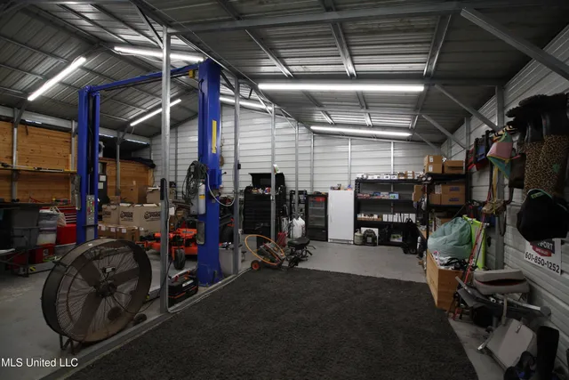 $550,000 | 317 Lakeview Drive, Yazoo City, MS 39194