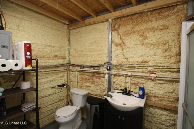 $550,000 | 317 Lakeview Drive, Yazoo City, MS 39194