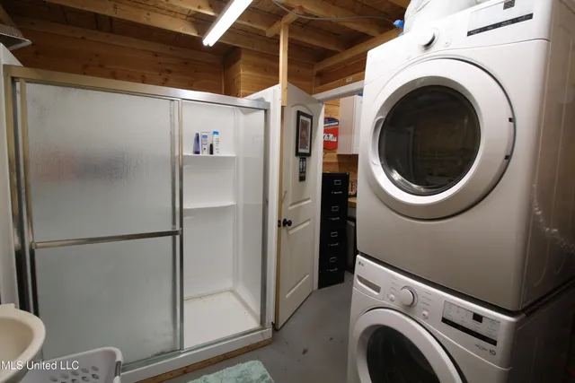 $550,000 | 317 Lakeview Drive, Yazoo City, MS 39194